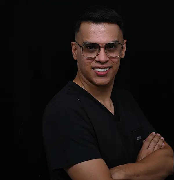 Dr. Danwil Camargo, ortodoncista especializado de la Clínica Odontológica del Dr. Víctor Rodríguez en Bucaramanga.